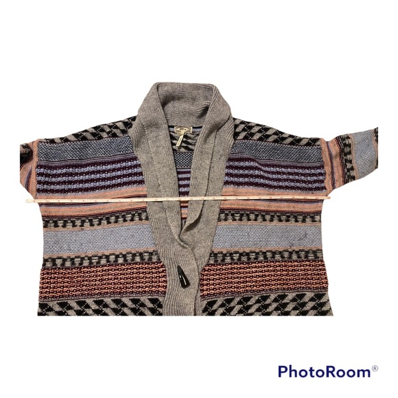 Kirra Wool Blend cardigan, oversized, geometric pattern with toggle buttons. - Picture 6 of 9